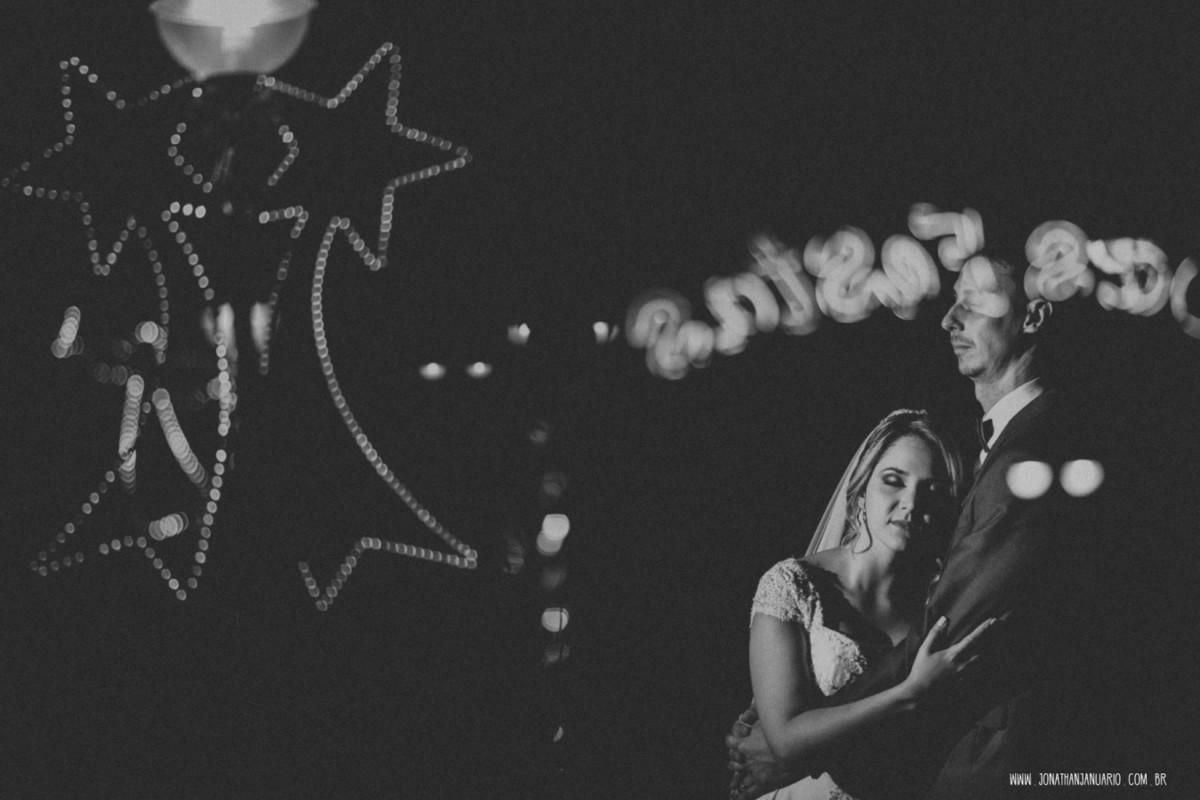 casal apaixonado, natureza, love, amor, Jonathan Januario, foto, fotografia, Araras, leme, limeira,campinas, São Paulo, Rio claro, folk, lifeStyle, montanha, foto na fazenda, casamento de noite, noiva, vestido de noiva, vestida pra casar, lápis de noiva