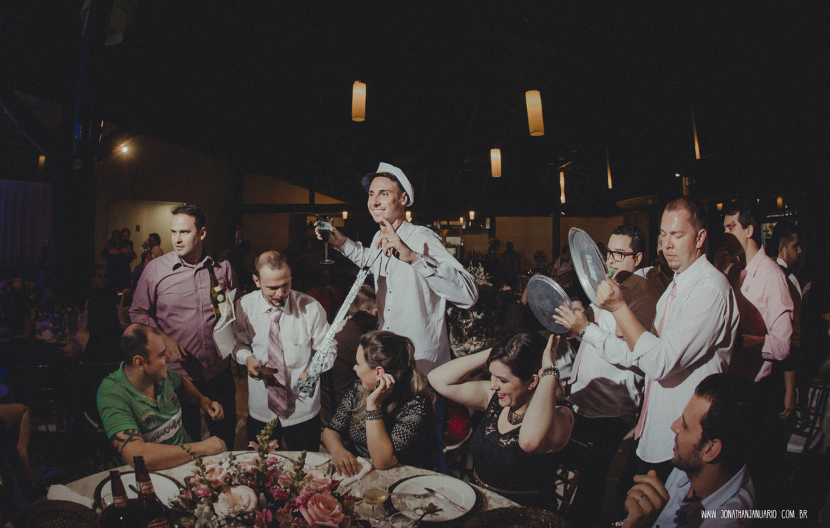 casal apaixonado, natureza, love, amor, Jonathan Januario, foto, fotografia, Araras, leme, limeira,campinas, São Paulo, Rio claro, folk, lifeStyle, montanha, foto na fazenda, casamento de noite, noiva, vestido de noiva, vestida pra casar, lápis de noiva