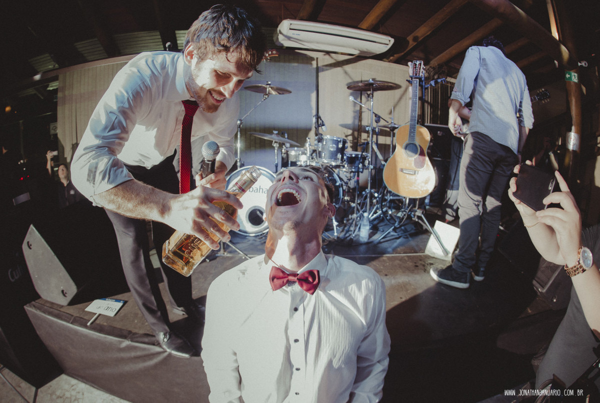 casal apaixonado, natureza, love, amor, Jonathan Januario, foto, fotografia, Araras, leme, limeira,campinas, São Paulo, Rio claro, folk, lifeStyle, montanha, foto na fazenda, casamento de noite, noiva, vestido de noiva, vestida pra casar, lápis de noiva