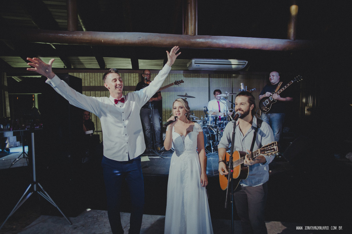 casal apaixonado, natureza, love, amor, Jonathan Januario, foto, fotografia, Araras, leme, limeira,campinas, São Paulo, Rio claro, folk, lifeStyle, montanha, foto na fazenda, casamento de noite, noiva, vestido de noiva, vestida pra casar, lápis de noiva