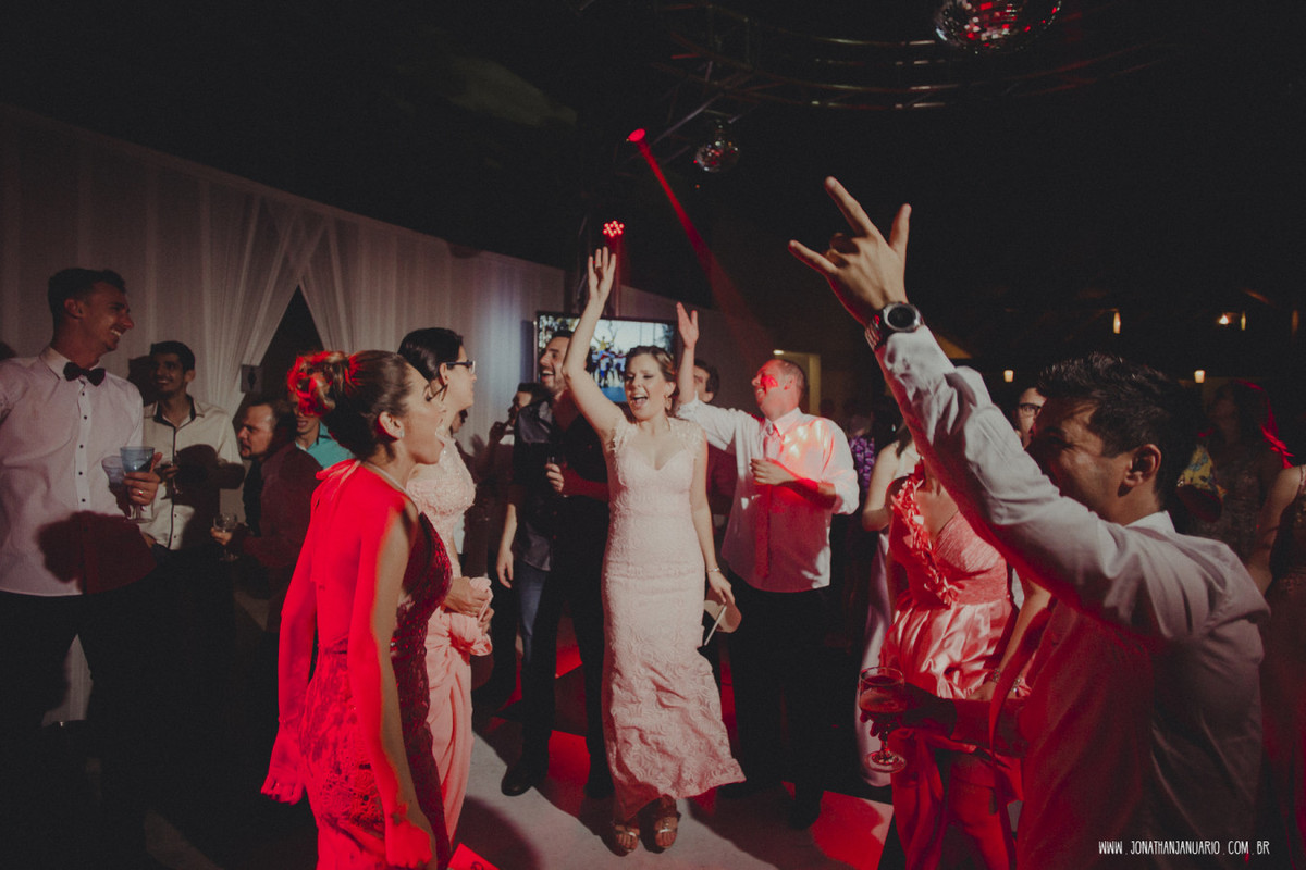 casal apaixonado, natureza, love, amor, Jonathan Januario, foto, fotografia, Araras, leme, limeira,campinas, São Paulo, Rio claro, folk, lifeStyle, montanha, foto na fazenda, casamento de noite, noiva, vestido de noiva, vestida pra casar, lápis de noiva