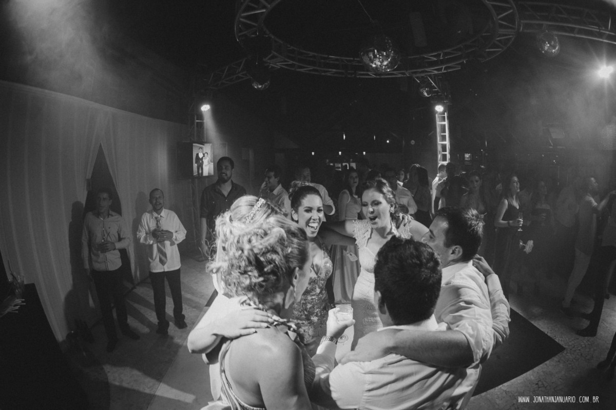 casal apaixonado, natureza, love, amor, Jonathan Januario, foto, fotografia, Araras, leme, limeira,campinas, São Paulo, Rio claro, folk, lifeStyle, montanha, foto na fazenda, casamento de noite, noiva, vestido de noiva, vestida pra casar, lápis de noiva