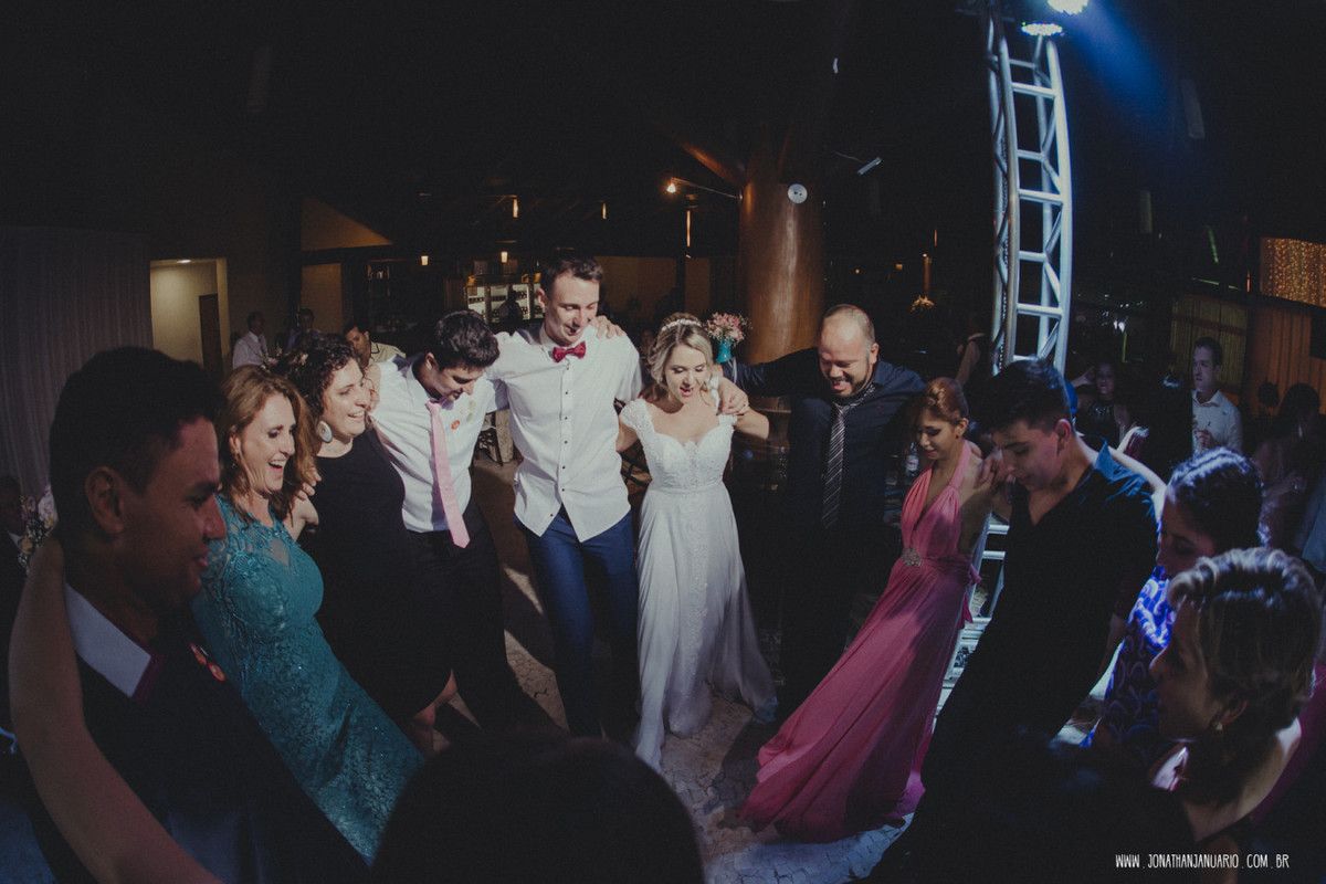 casal apaixonado, natureza, love, amor, Jonathan Januario, foto, fotografia, Araras, leme, limeira,campinas, São Paulo, Rio claro, folk, lifeStyle, montanha, foto na fazenda, casamento de noite, noiva, vestido de noiva, vestida pra casar, lápis de noiva