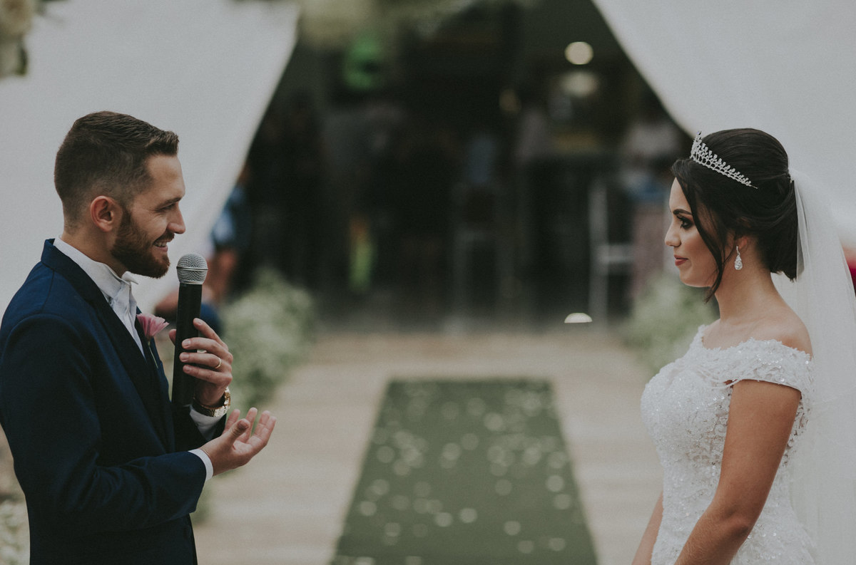 casal apaixonado, natureza, love, amor, Jonathan Januario, foto, fotografia, Araras, leme, limeira,campinas, São Paulo, Rio claro, folk, lifeStyle, montanha, foto na fazenda, casamento de dia, noiva, vestido de noiva, vestida pra casar, lápis de noiva,