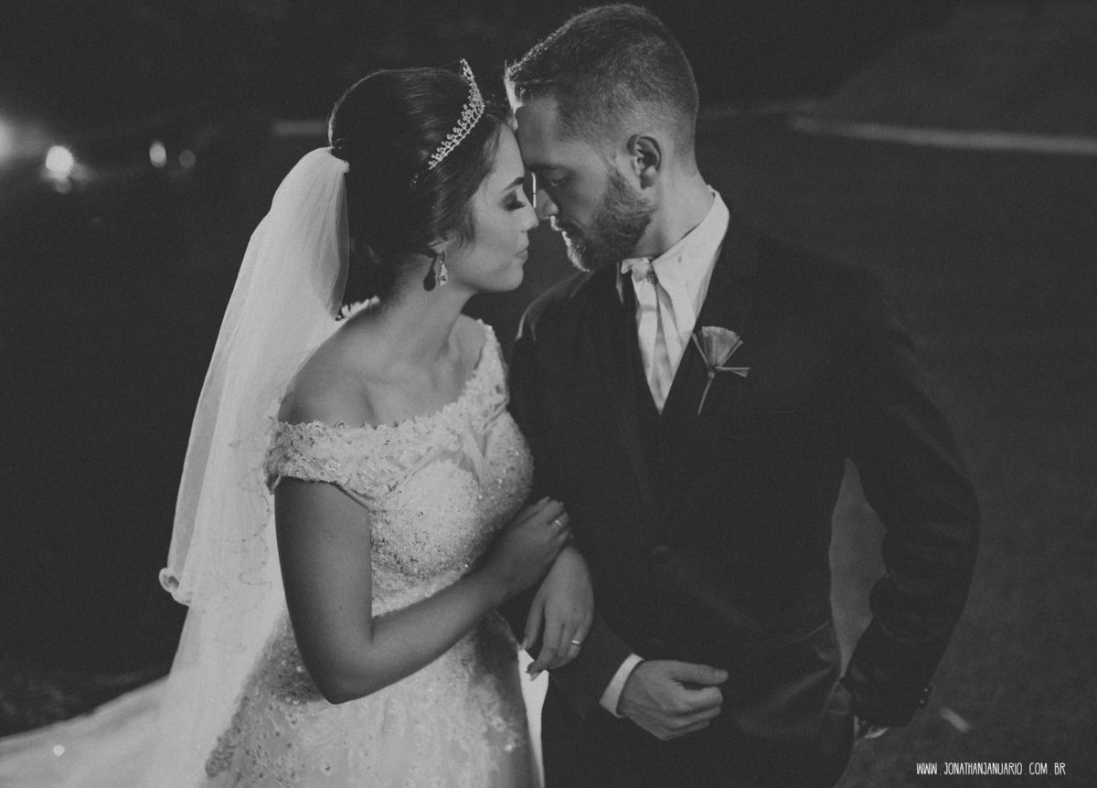 casal apaixonado, natureza, love, amor, Jonathan Januario, foto, fotografia, Araras, leme, limeira,campinas, São Paulo, Rio claro, folk, lifeStyle, montanha, foto na fazenda, casamento de dia, noiva, vestido de noiva, vestida pra casar, lápis de noiva,