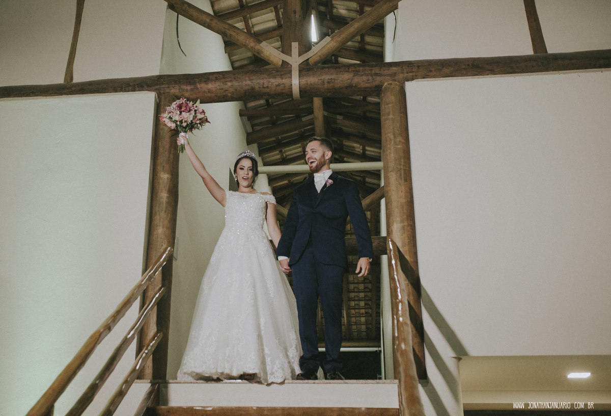 casal apaixonado, natureza, love, amor, Jonathan Januario, foto, fotografia, Araras, leme, limeira,campinas, São Paulo, Rio claro, folk, lifeStyle, montanha, foto na fazenda, casamento de dia, noiva, vestido de noiva, vestida pra casar, lápis de noiva,