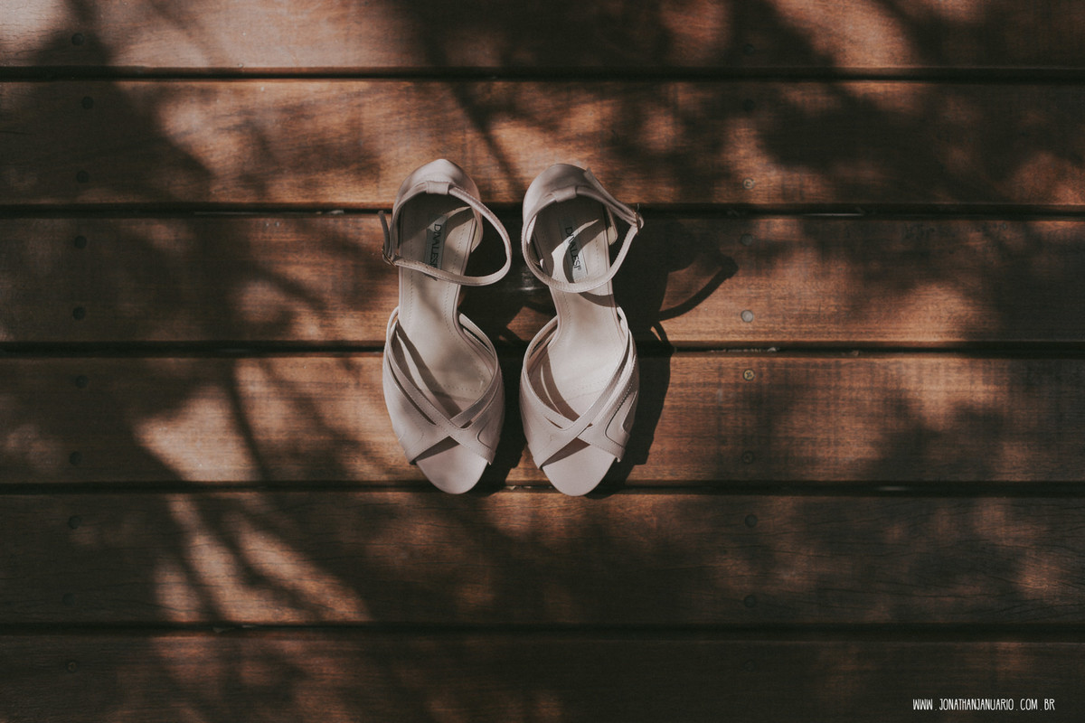 casal apaixonado, natureza, love, amor, Jonathan Januario, foto, fotografia, Araras, leme, limeira,campinas, São Paulo, Rio claro, folk, lifeStyle, montanha, foto na fazenda, casamento de dia, noiva, vestido de noiva, vestida pra casar, lápis de noiva,