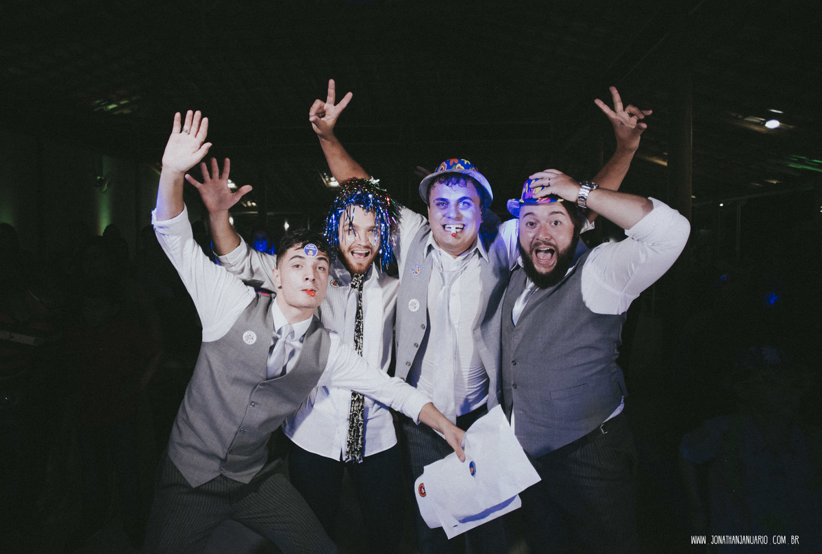 casal apaixonado, natureza, love, amor, Jonathan Januario, foto, fotografia, Araras, leme, limeira,campinas, São Paulo, Rio claro, folk, lifeStyle, montanha, foto na fazenda, casamento de dia, noiva, vestido de noiva, vestida pra casar, lápis de noiva,