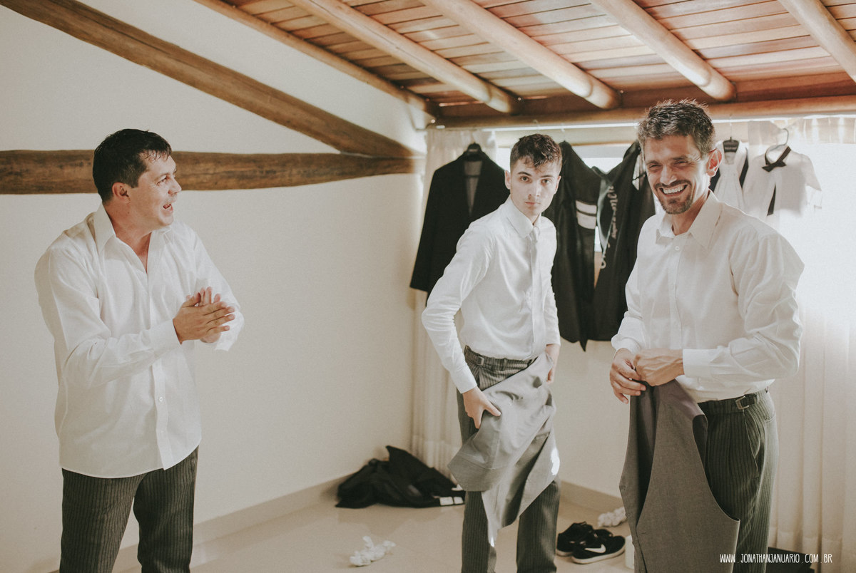 casal apaixonado, natureza, love, amor, Jonathan Januario, foto, fotografia, Araras, leme, limeira,campinas, São Paulo, Rio claro, folk, lifeStyle, montanha, foto na fazenda, casamento de dia, noiva, vestido de noiva, vestida pra casar, lápis de noiva,