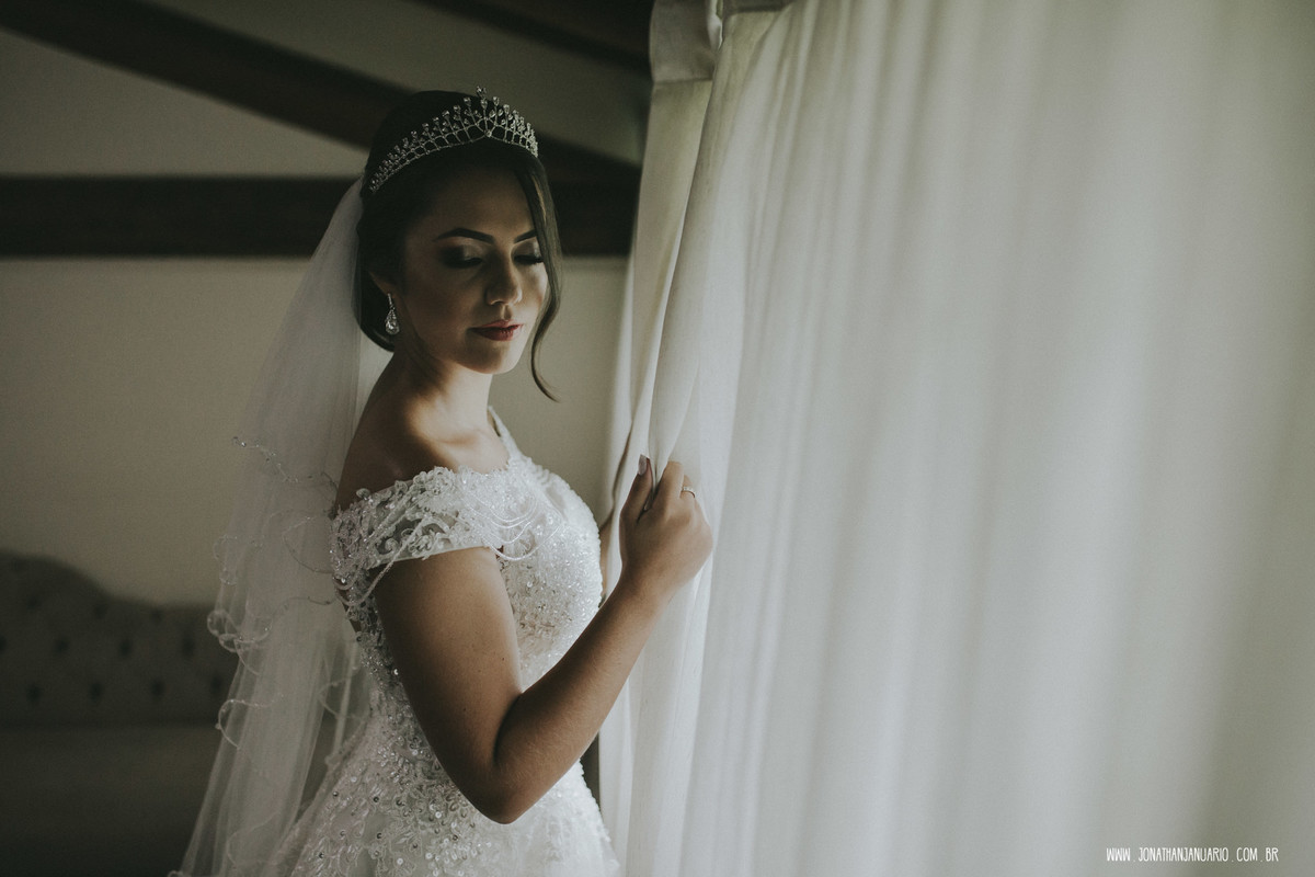 casal apaixonado, natureza, love, amor, Jonathan Januario, foto, fotografia, Araras, leme, limeira,campinas, São Paulo, Rio claro, folk, lifeStyle, montanha, foto na fazenda, casamento de dia, noiva, vestido de noiva, vestida pra casar, lápis de noiva,