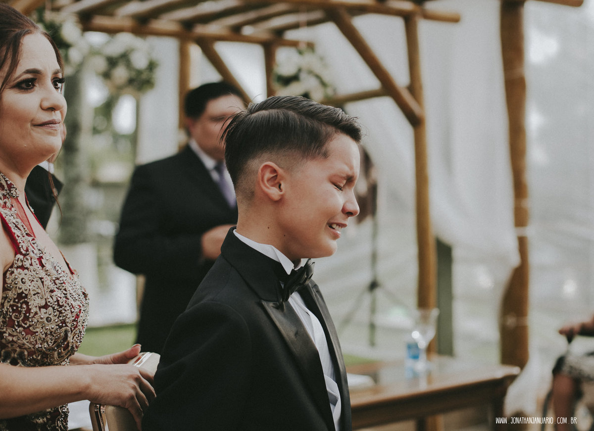 casal apaixonado, natureza, love, amor, Jonathan Januario, foto, fotografia, Araras, leme, limeira,campinas, São Paulo, Rio claro, folk, lifeStyle, montanha, foto na fazenda, casamento de dia, noiva, vestido de noiva, vestida pra casar, lápis de noiva,
