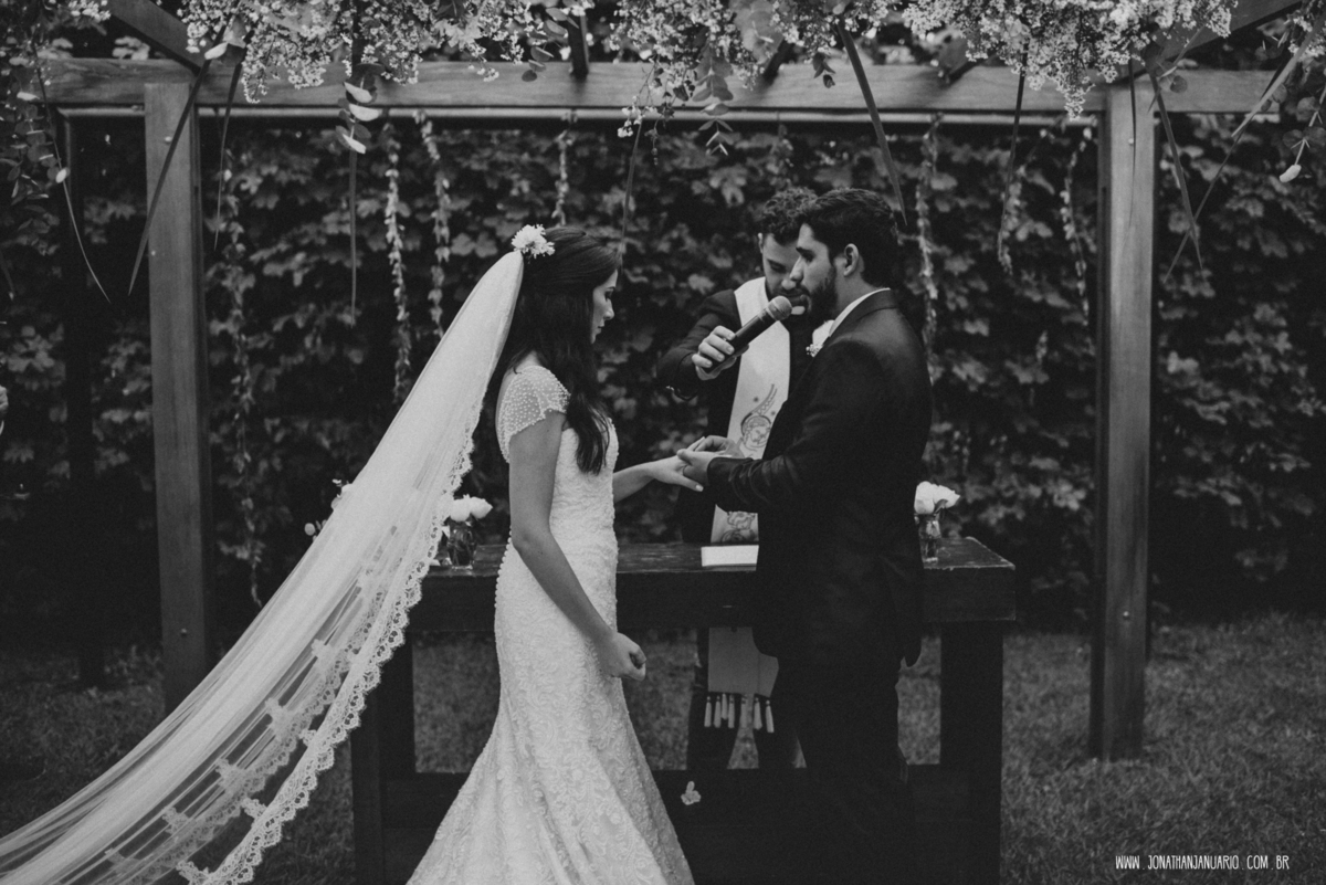  casal apaixonado, natureza, love, amor, Jonathan Januario, foto, fotografia, Araras, leme, limeira,campinas, São Paulo, Rio claro, folk, lifeStyle, montanha, foto na fazenda, casamento de dia, noiva, vestido de noiva, vestida pra casar, lápis de noiva