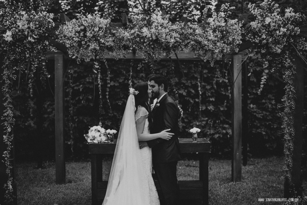  casal apaixonado, natureza, love, amor, Jonathan Januario, foto, fotografia, Araras, leme, limeira,campinas, São Paulo, Rio claro, folk, lifeStyle, montanha, foto na fazenda, casamento de dia, noiva, vestido de noiva, vestida pra casar, lápis de noiva