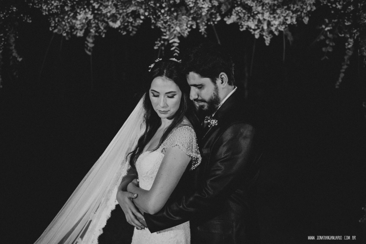  casal apaixonado, natureza, love, amor, Jonathan Januario, foto, fotografia, Araras, leme, limeira,campinas, São Paulo, Rio claro, folk, lifeStyle, montanha, foto na fazenda, casamento de dia, noiva, vestido de noiva, vestida pra casar, lápis de noiva
