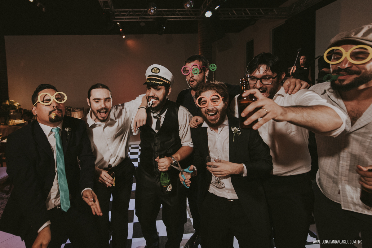  casal apaixonado, natureza, love, amor, Jonathan Januario, foto, fotografia, Araras, leme, limeira,campinas, São Paulo, Rio claro, folk, lifeStyle, montanha, foto na fazenda, casamento de dia, noiva, vestido de noiva, vestida pra casar, lápis de noiva