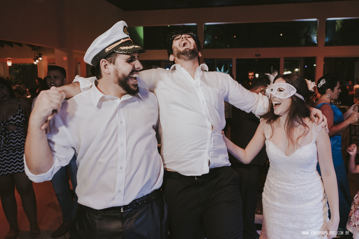  casal apaixonado, natureza, love, amor, Jonathan Januario, foto, fotografia, Araras, leme, limeira,campinas, São Paulo, Rio claro, folk, lifeStyle, montanha, foto na fazenda, casamento de dia, noiva, vestido de noiva, vestida pra casar, lápis de noiva