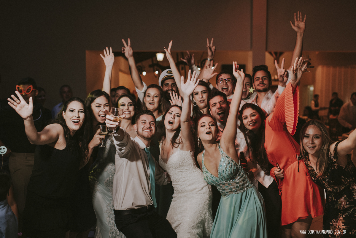  casal apaixonado, natureza, love, amor, Jonathan Januario, foto, fotografia, Araras, leme, limeira,campinas, São Paulo, Rio claro, folk, lifeStyle, montanha, foto na fazenda, casamento de dia, noiva, vestido de noiva, vestida pra casar, lápis de noiva