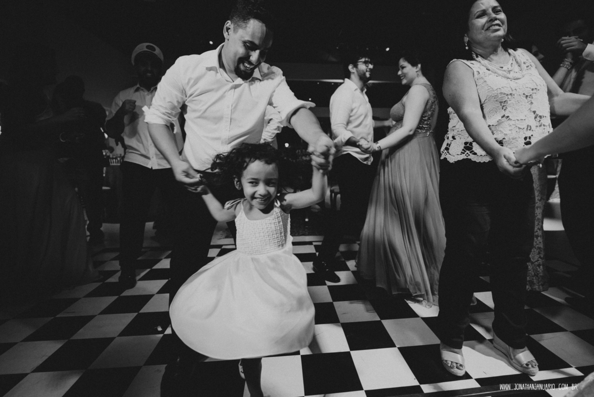  casal apaixonado, natureza, love, amor, Jonathan Januario, foto, fotografia, Araras, leme, limeira,campinas, São Paulo, Rio claro, folk, lifeStyle, montanha, foto na fazenda, casamento de dia, noiva, vestido de noiva, vestida pra casar, lápis de noiva