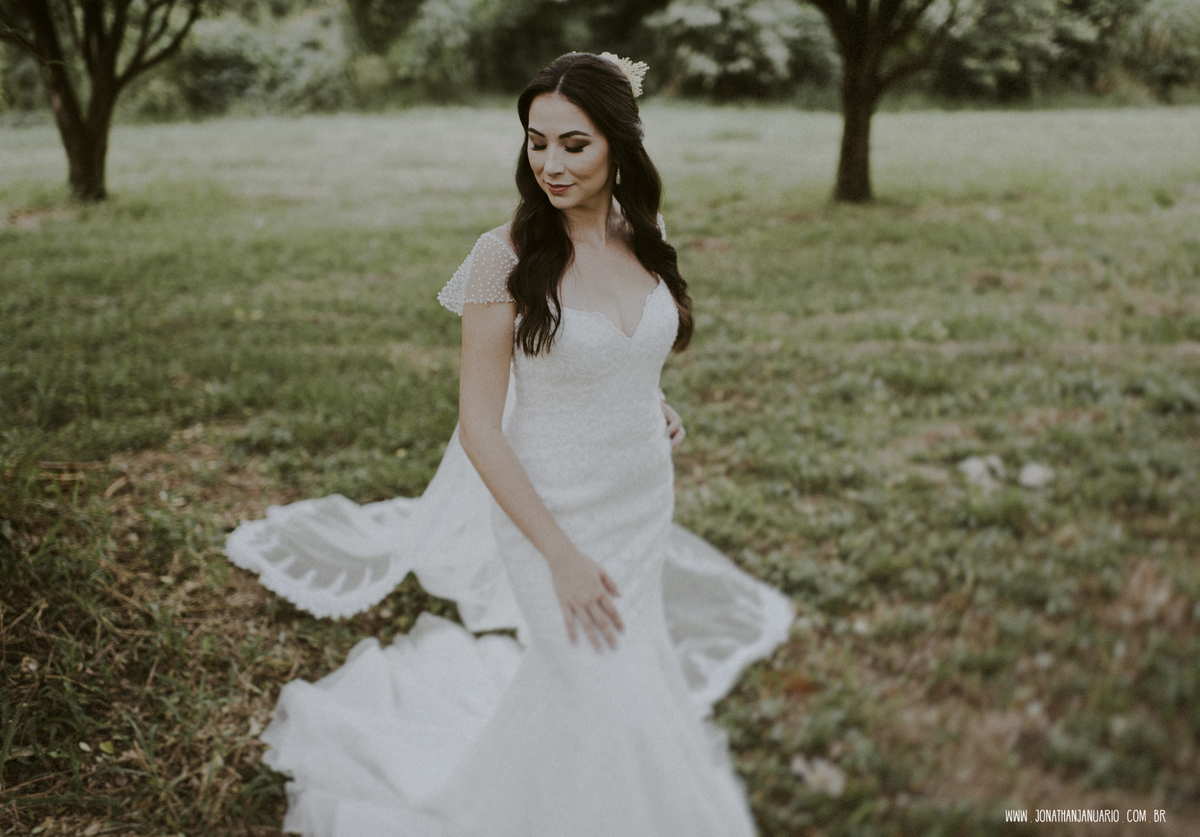  casal apaixonado, natureza, love, amor, Jonathan Januario, foto, fotografia, Araras, leme, limeira,campinas, São Paulo, Rio claro, folk, lifeStyle, montanha, foto na fazenda, casamento de dia, noiva, vestido de noiva, vestida pra casar, lápis de noiva