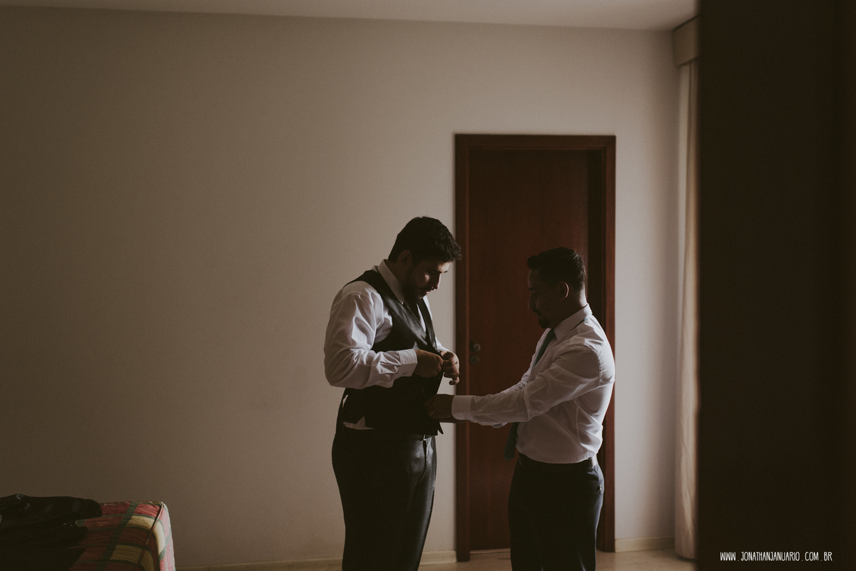  casal apaixonado, natureza, love, amor, Jonathan Januario, foto, fotografia, Araras, leme, limeira,campinas, São Paulo, Rio claro, folk, lifeStyle, montanha, foto na fazenda, casamento de dia, noiva, vestido de noiva, vestida pra casar, lápis de noiva