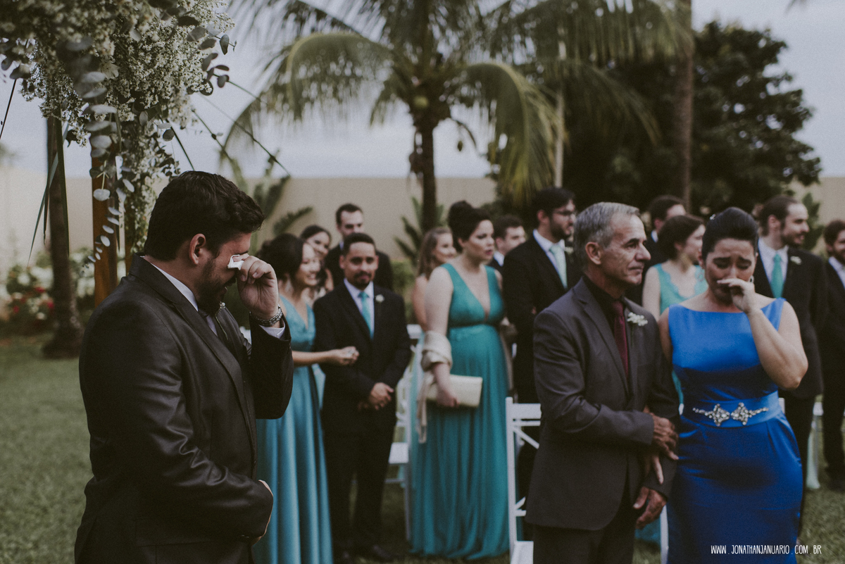  casal apaixonado, natureza, love, amor, Jonathan Januario, foto, fotografia, Araras, leme, limeira,campinas, São Paulo, Rio claro, folk, lifeStyle, montanha, foto na fazenda, casamento de dia, noiva, vestido de noiva, vestida pra casar, lápis de noiva