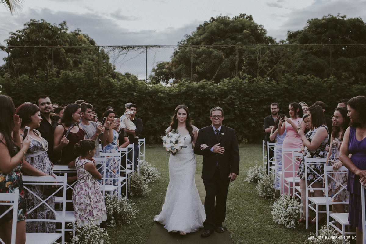  casal apaixonado, natureza, love, amor, Jonathan Januario, foto, fotografia, Araras, leme, limeira,campinas, São Paulo, Rio claro, folk, lifeStyle, montanha, foto na fazenda, casamento de dia, noiva, vestido de noiva, vestida pra casar, lápis de noiva