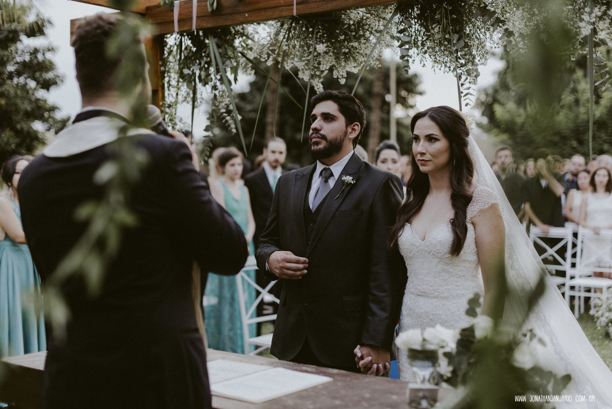  casal apaixonado, natureza, love, amor, Jonathan Januario, foto, fotografia, Araras, leme, limeira,campinas, São Paulo, Rio claro, folk, lifeStyle, montanha, foto na fazenda, casamento de dia, noiva, vestido de noiva, vestida pra casar, lápis de noiva