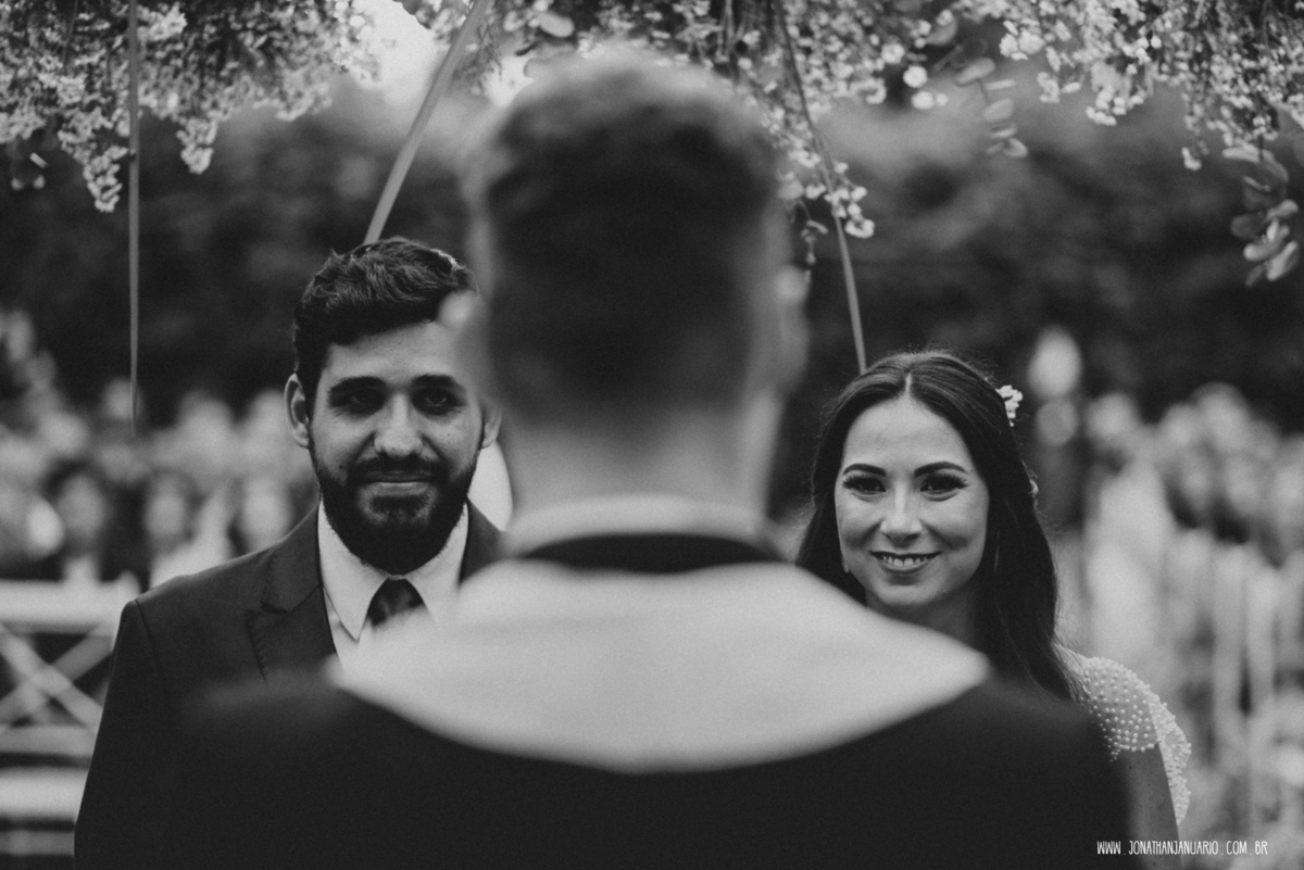  casal apaixonado, natureza, love, amor, Jonathan Januario, foto, fotografia, Araras, leme, limeira,campinas, São Paulo, Rio claro, folk, lifeStyle, montanha, foto na fazenda, casamento de dia, noiva, vestido de noiva, vestida pra casar, lápis de noiva