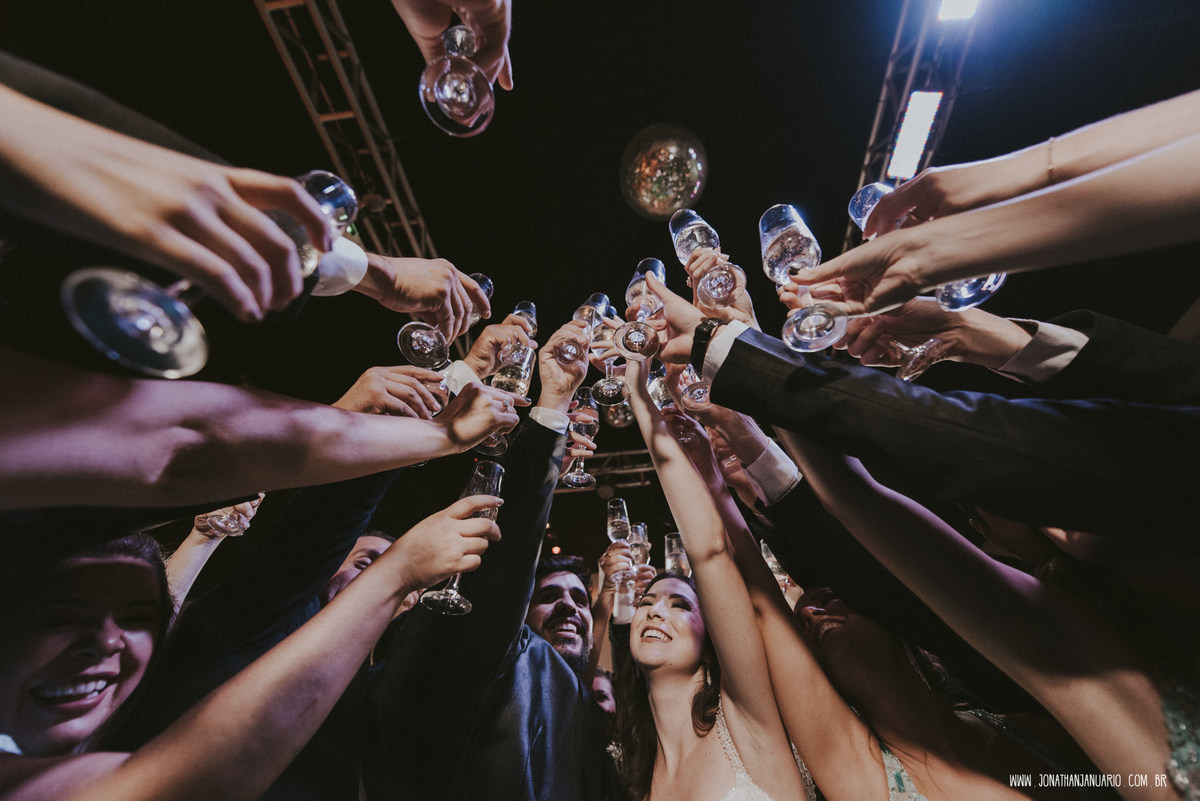  casal apaixonado, natureza, love, amor, Jonathan Januario, foto, fotografia, Araras, leme, limeira,campinas, São Paulo, Rio claro, folk, lifeStyle, montanha, foto na fazenda, casamento de dia, noiva, vestido de noiva, vestida pra casar, lápis de noiva