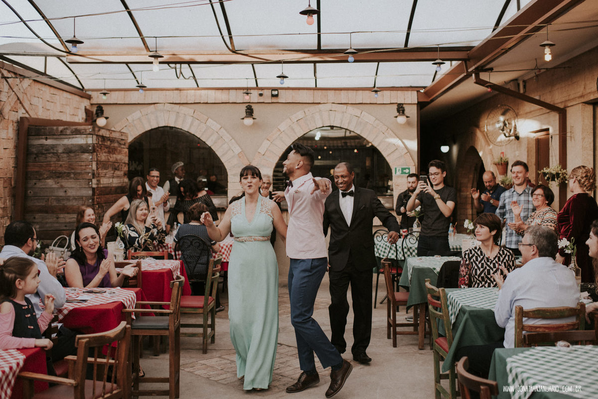  casal apaixonado, natureza, love, amor, Jonathan Januario, foto, fotografia, Araras, leme, limeira,campinas, São Paulo, Rio claro, folk, lifeStyle, montanha, bella capri , casamento de dia, noiva, vestido de noiva, vestida pra casar, lápis de noiva