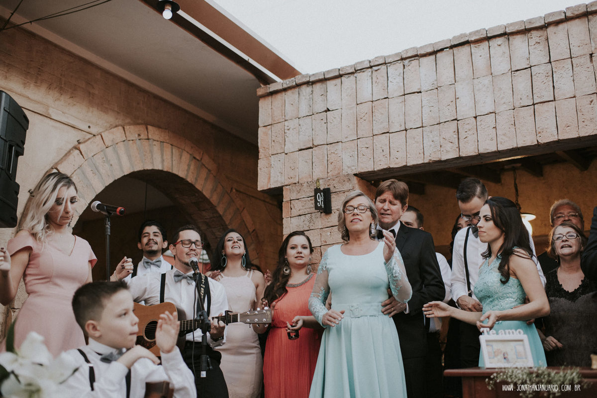  casal apaixonado, natureza, love, amor, Jonathan Januario, foto, fotografia, Araras, leme, limeira,campinas, São Paulo, Rio claro, folk, lifeStyle, montanha, bella capri , casamento de dia, noiva, vestido de noiva, vestida pra casar, lápis de noiva