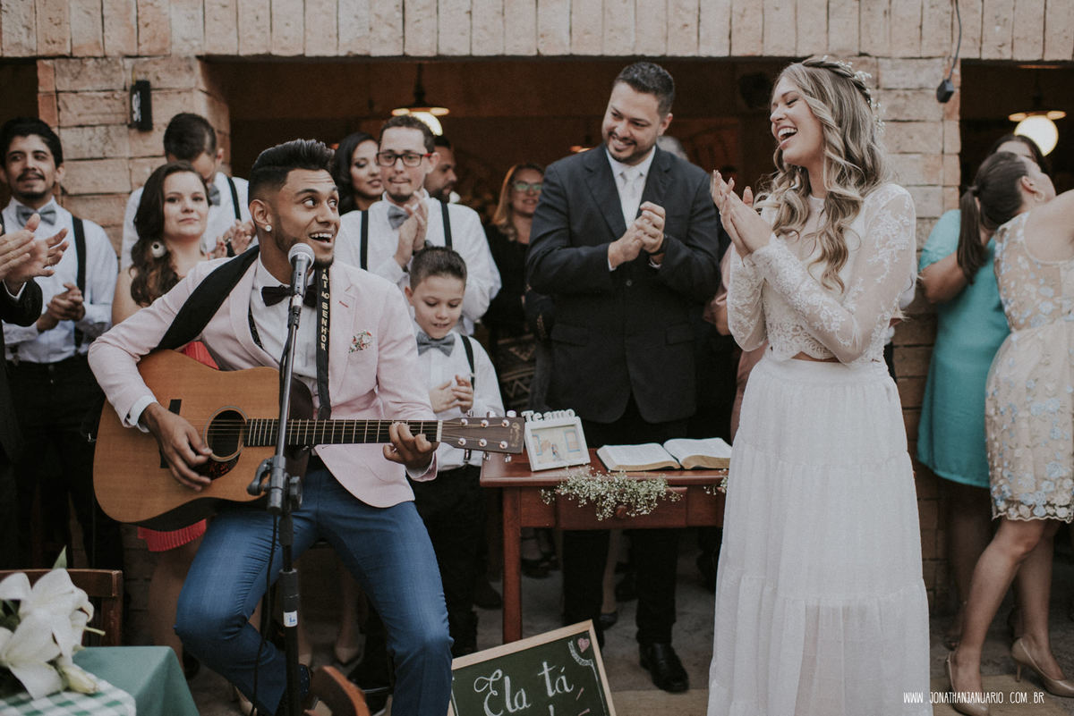  casal apaixonado, natureza, love, amor, Jonathan Januario, foto, fotografia, Araras, leme, limeira,campinas, São Paulo, Rio claro, folk, lifeStyle, montanha, bella capri , casamento de dia, noiva, vestido de noiva, vestida pra casar, lápis de noiva