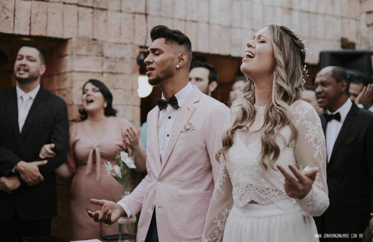  casal apaixonado, natureza, love, amor, Jonathan Januario, foto, fotografia, Araras, leme, limeira,campinas, São Paulo, Rio claro, folk, lifeStyle, montanha, bella capri , casamento de dia, noiva, vestido de noiva, vestida pra casar, lápis de noiva