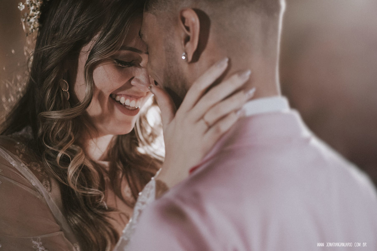  casal apaixonado, natureza, love, amor, Jonathan Januario, foto, fotografia, Araras, leme, limeira,campinas, São Paulo, Rio claro, folk, lifeStyle, montanha, bella capri , casamento de dia, noiva, vestido de noiva, vestida pra casar, lápis de noiva