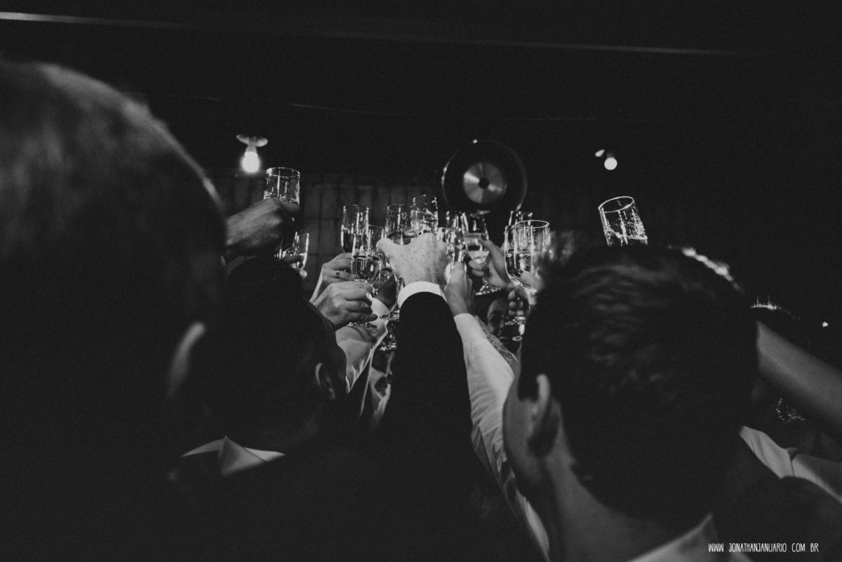  casal apaixonado, natureza, love, amor, Jonathan Januario, foto, fotografia, Araras, leme, limeira,campinas, São Paulo, Rio claro, folk, lifeStyle, montanha, bella capri , casamento de dia, noiva, vestido de noiva, vestida pra casar, lápis de noiva