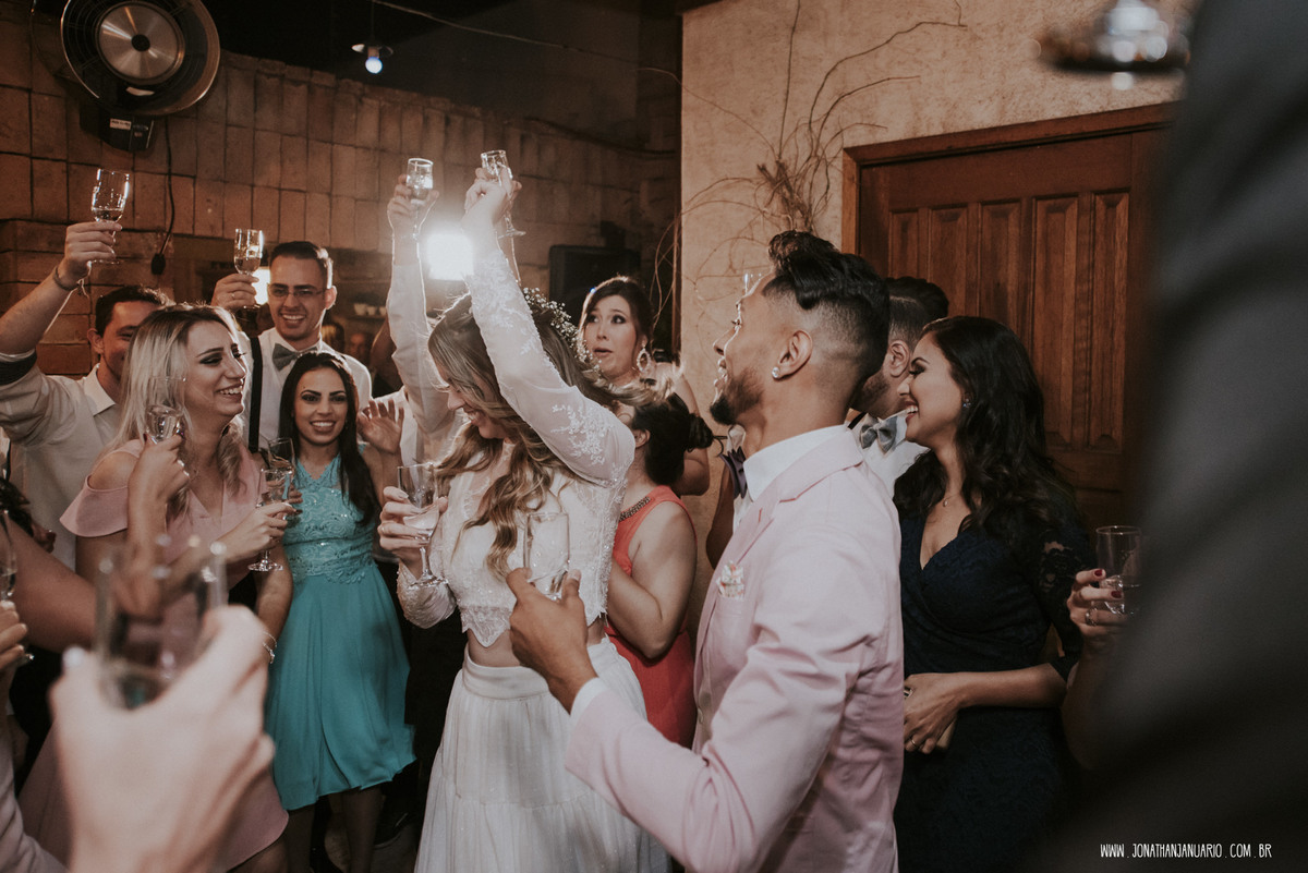  casal apaixonado, natureza, love, amor, Jonathan Januario, foto, fotografia, Araras, leme, limeira,campinas, São Paulo, Rio claro, folk, lifeStyle, montanha, bella capri , casamento de dia, noiva, vestido de noiva, vestida pra casar, lápis de noiva