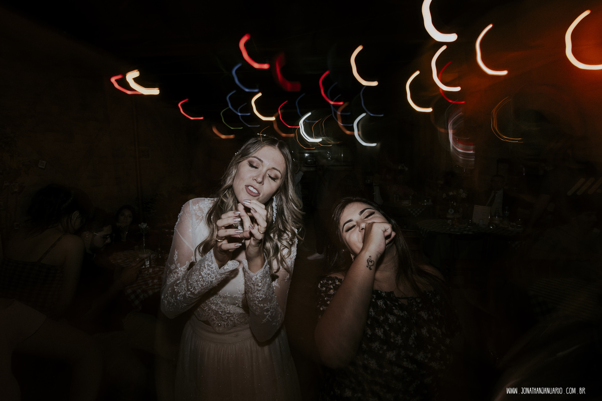  casal apaixonado, natureza, love, amor, Jonathan Januario, foto, fotografia, Araras, leme, limeira,campinas, São Paulo, Rio claro, folk, lifeStyle, montanha, bella capri , casamento de dia, noiva, vestido de noiva, vestida pra casar, lápis de noiva