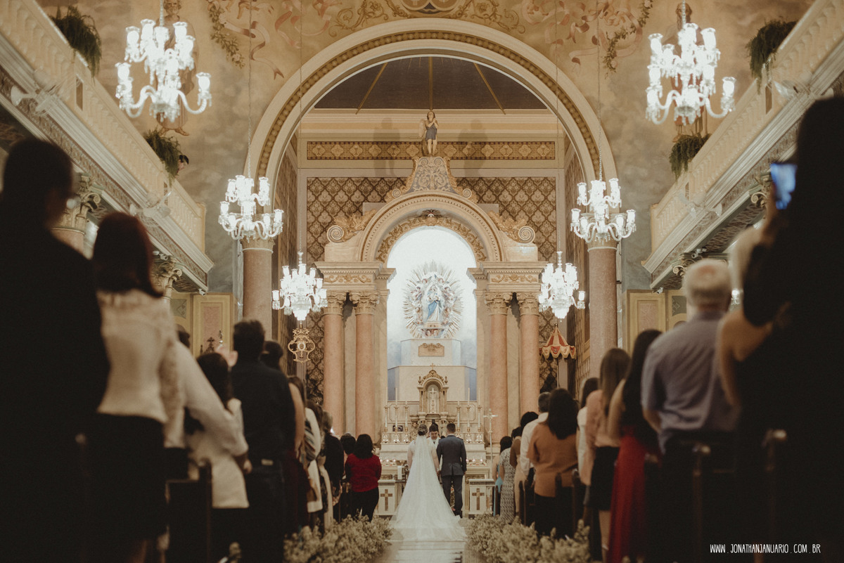 casal apaixonado, love, amor, Jonathan Januario, foto, fotografia, Araras, leme, limeira,campinas, São Paulo, Rio claro, lifeStyle, foto na fazenda, casamento de noite, noiva, vestido de noiva, vestida pra casar, lápis de noiva, casamento chique, igreja