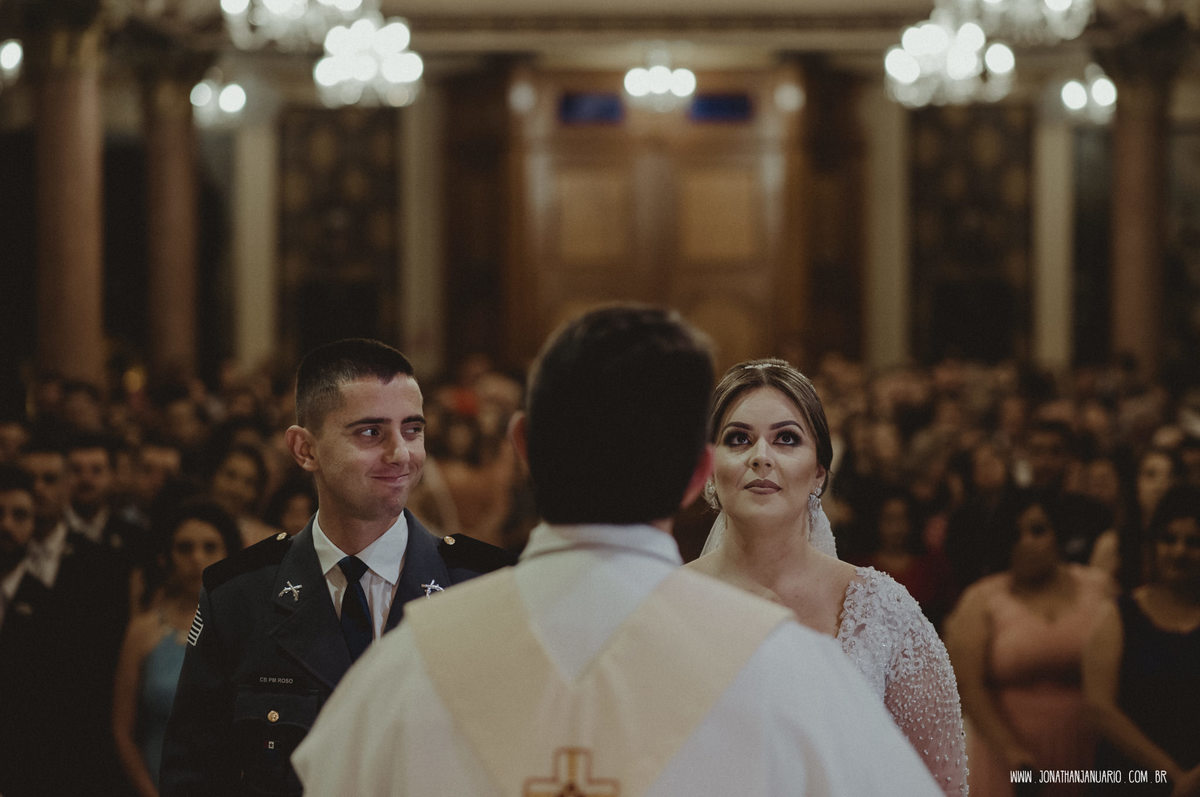 casal apaixonado, love, amor, Jonathan Januario, foto, fotografia, Araras, leme, limeira,campinas, São Paulo, Rio claro, lifeStyle, foto na fazenda, casamento de noite, noiva, vestido de noiva, vestida pra casar, lápis de noiva, casamento chique, igreja