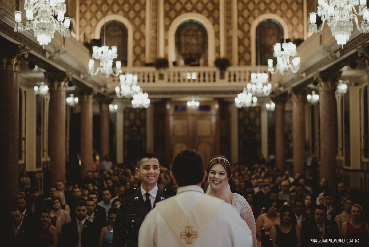 casal apaixonado, love, amor, Jonathan Januario, foto, fotografia, Araras, leme, limeira,campinas, São Paulo, Rio claro, lifeStyle, foto na fazenda, casamento de noite, noiva, vestido de noiva, vestida pra casar, lápis de noiva, casamento chique, igreja