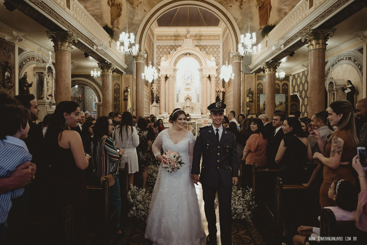 casal apaixonado, love, amor, Jonathan Januario, foto, fotografia, Araras, leme, limeira,campinas, São Paulo, Rio claro, lifeStyle, foto na fazenda, casamento de noite, noiva, vestido de noiva, vestida pra casar, lápis de noiva, casamento chique, igreja