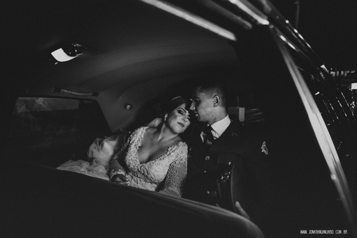 casal apaixonado, love, amor, Jonathan Januario, foto, fotografia, Araras, leme, limeira,campinas, São Paulo, Rio claro, lifeStyle, foto na fazenda, casamento de noite, noiva, vestido de noiva, vestida pra casar, lápis de noiva, casamento chique, igreja