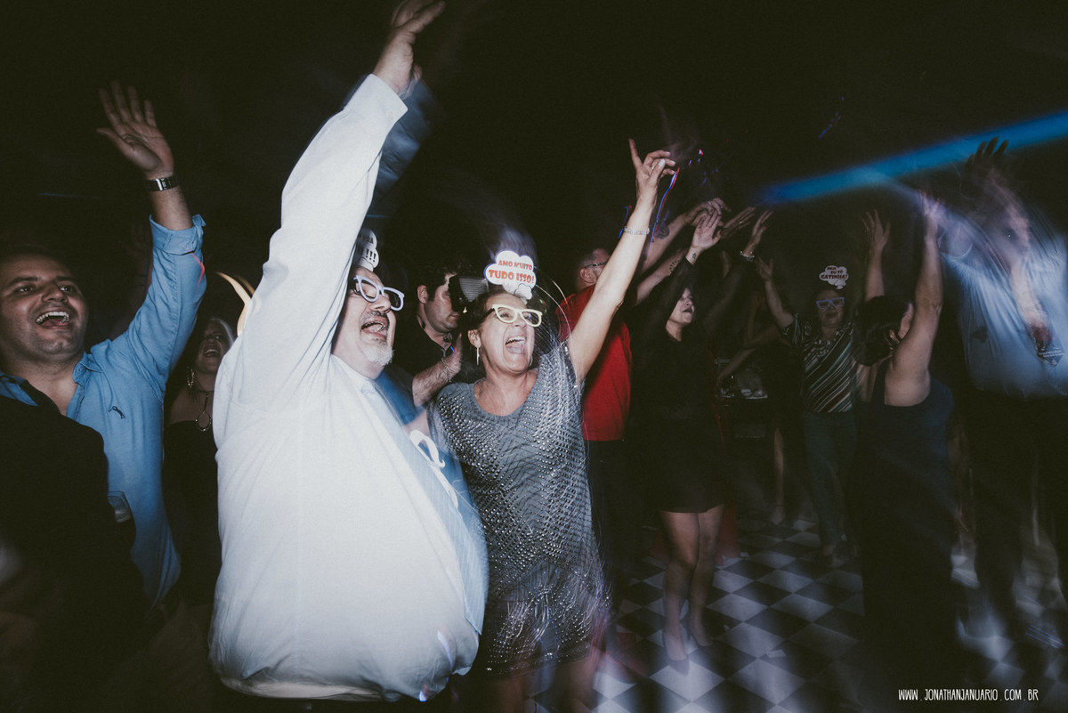 casal apaixonado, love, amor, Jonathan Januario, foto, fotografia, Araras, leme, limeira,campinas, São Paulo, Rio claro, lifeStyle, foto na fazenda, casamento de noite, noiva, vestido de noiva, vestida pra casar, lápis de noiva, casamento chique, igreja