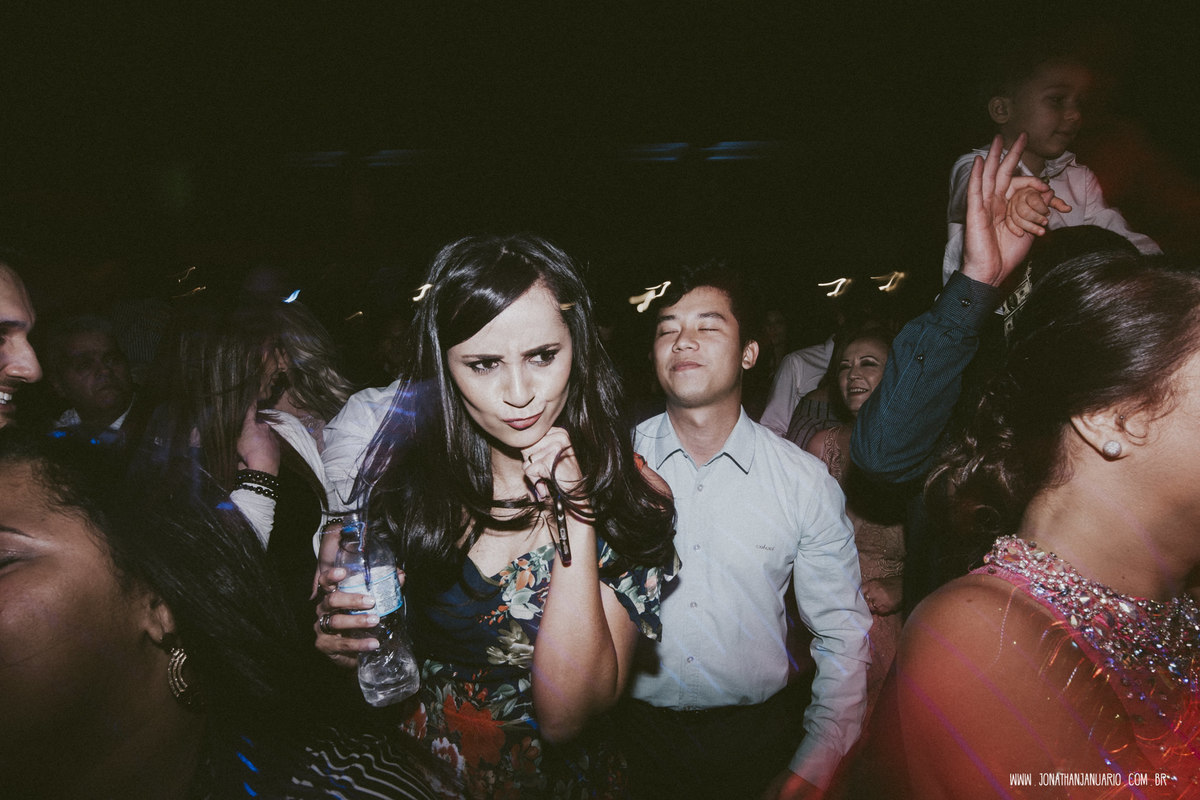 casal apaixonado, love, amor, Jonathan Januario, foto, fotografia, Araras, leme, limeira,campinas, São Paulo, Rio claro, lifeStyle, foto na fazenda, casamento de noite, noiva, vestido de noiva, vestida pra casar, lápis de noiva, casamento chique, igreja