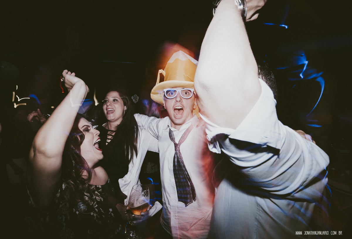 casal apaixonado, love, amor, Jonathan Januario, foto, fotografia, Araras, leme, limeira,campinas, São Paulo, Rio claro, lifeStyle, foto na fazenda, casamento de noite, noiva, vestido de noiva, vestida pra casar, lápis de noiva, casamento chique, igreja