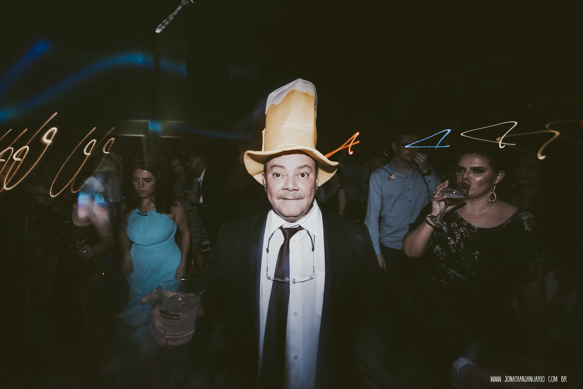 casal apaixonado, love, amor, Jonathan Januario, foto, fotografia, Araras, leme, limeira,campinas, São Paulo, Rio claro, lifeStyle, foto na fazenda, casamento de noite, noiva, vestido de noiva, vestida pra casar, lápis de noiva, casamento chique, igreja