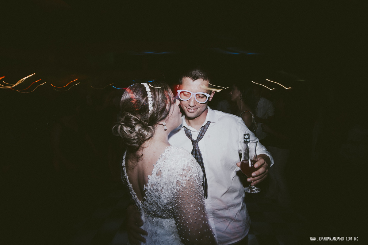 casal apaixonado, love, amor, Jonathan Januario, foto, fotografia, Araras, leme, limeira,campinas, São Paulo, Rio claro, lifeStyle, foto na fazenda, casamento de noite, noiva, vestido de noiva, vestida pra casar, lápis de noiva, casamento chique, igreja