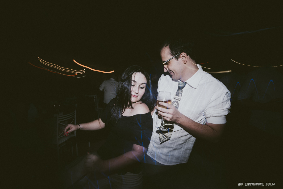 casal apaixonado, love, amor, Jonathan Januario, foto, fotografia, Araras, leme, limeira,campinas, São Paulo, Rio claro, lifeStyle, foto na fazenda, casamento de noite, noiva, vestido de noiva, vestida pra casar, lápis de noiva, casamento chique, igreja