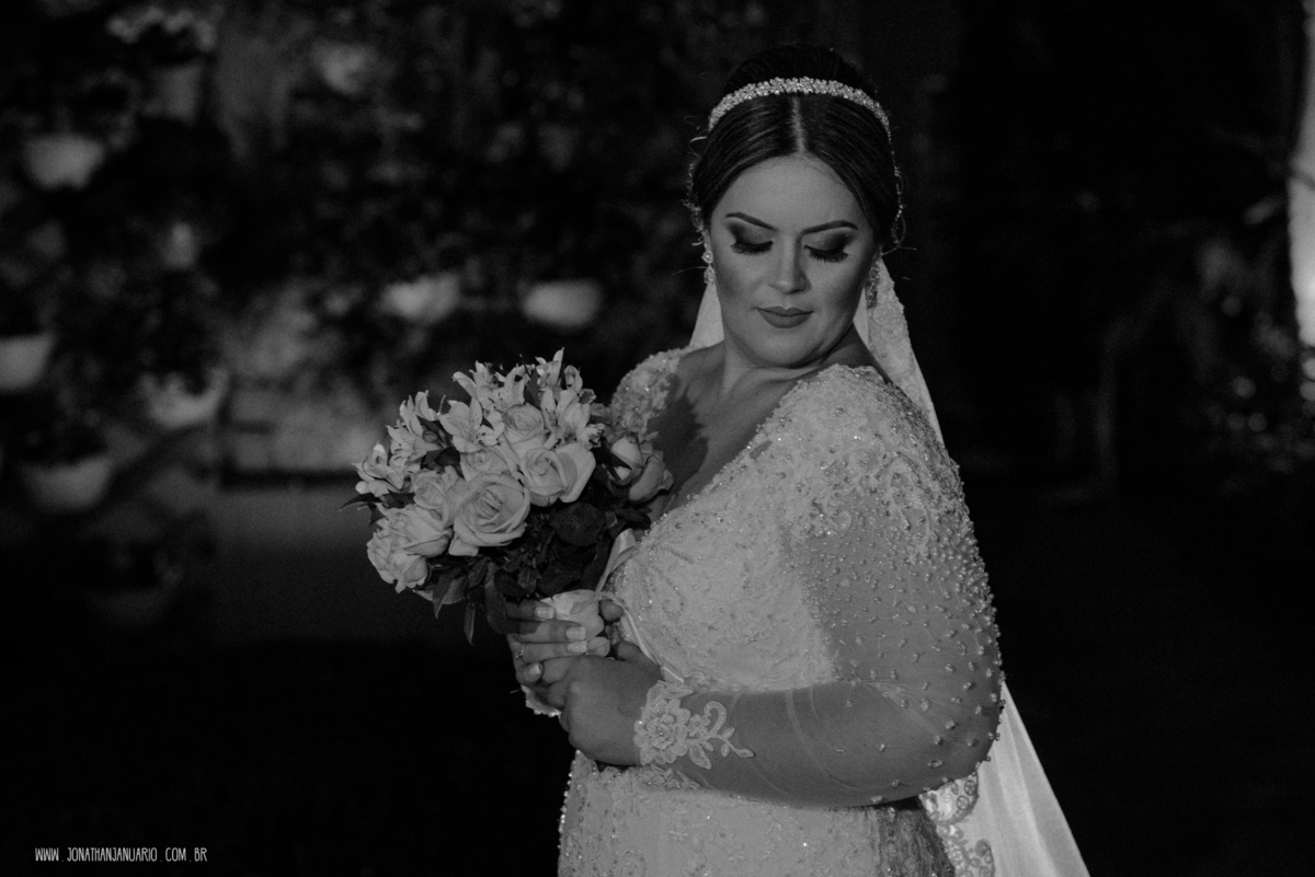 casal apaixonado, love, amor, Jonathan Januario, foto, fotografia, Araras, leme, limeira,campinas, São Paulo, Rio claro, lifeStyle, foto na fazenda, casamento de noite, noiva, vestido de noiva, vestida pra casar, lápis de noiva, casamento chique, igreja
