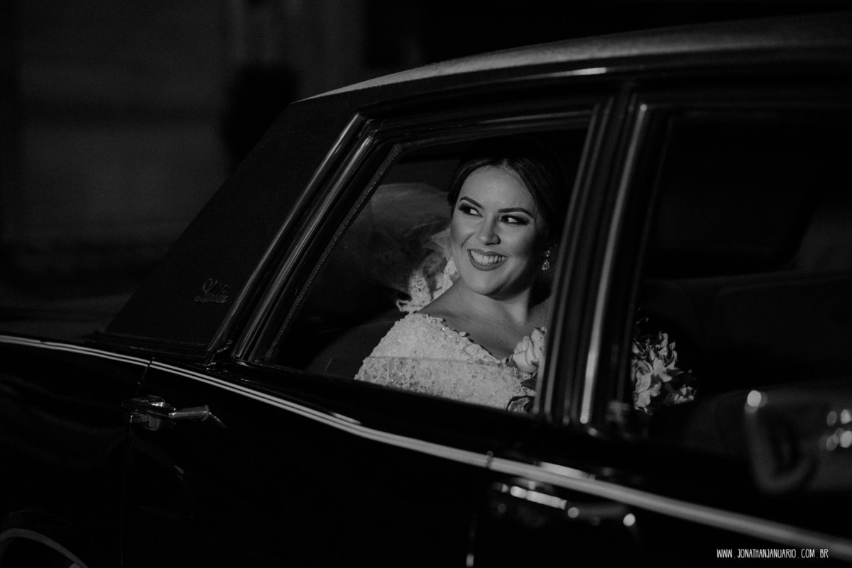 casal apaixonado, love, amor, Jonathan Januario, foto, fotografia, Araras, leme, limeira,campinas, São Paulo, Rio claro, lifeStyle, foto na fazenda, casamento de noite, noiva, vestido de noiva, vestida pra casar, lápis de noiva, casamento chique, igreja